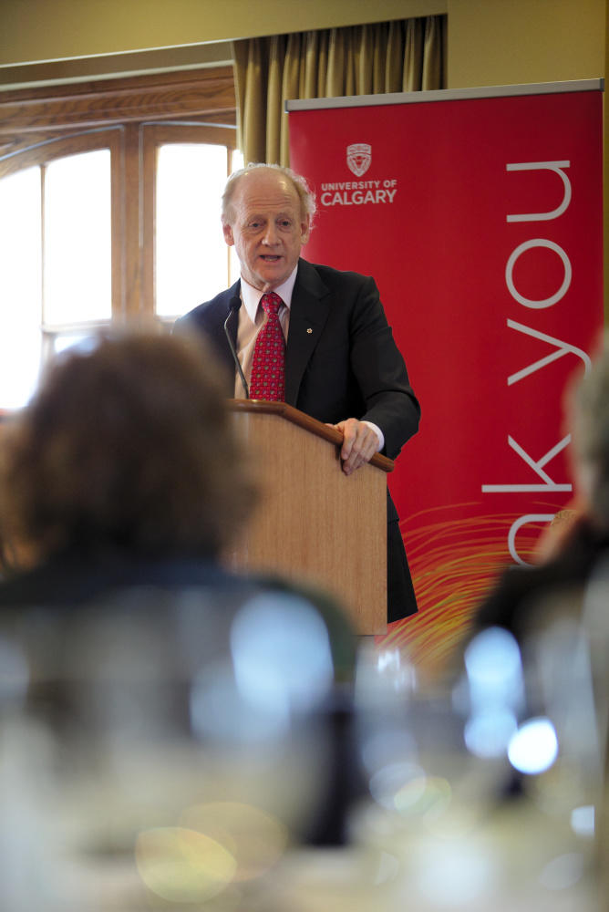 John Ralston Saul addresses the crowd at a lunch with UCalgary and 6 Degrees.