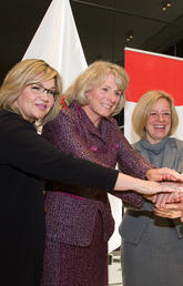 Joining University of Calgary President Elizabeth Cannon, second from left, at the announcement were (from left): the Hon. Sandra Jansen, Minister of Infrastructure; Alberta Premier Rachel Notley; and the Hon. Marlin Schmidt, Minister of Advanced Education.