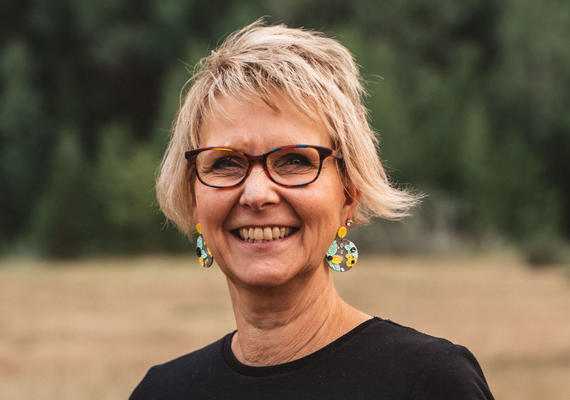 Jacquie Eales
